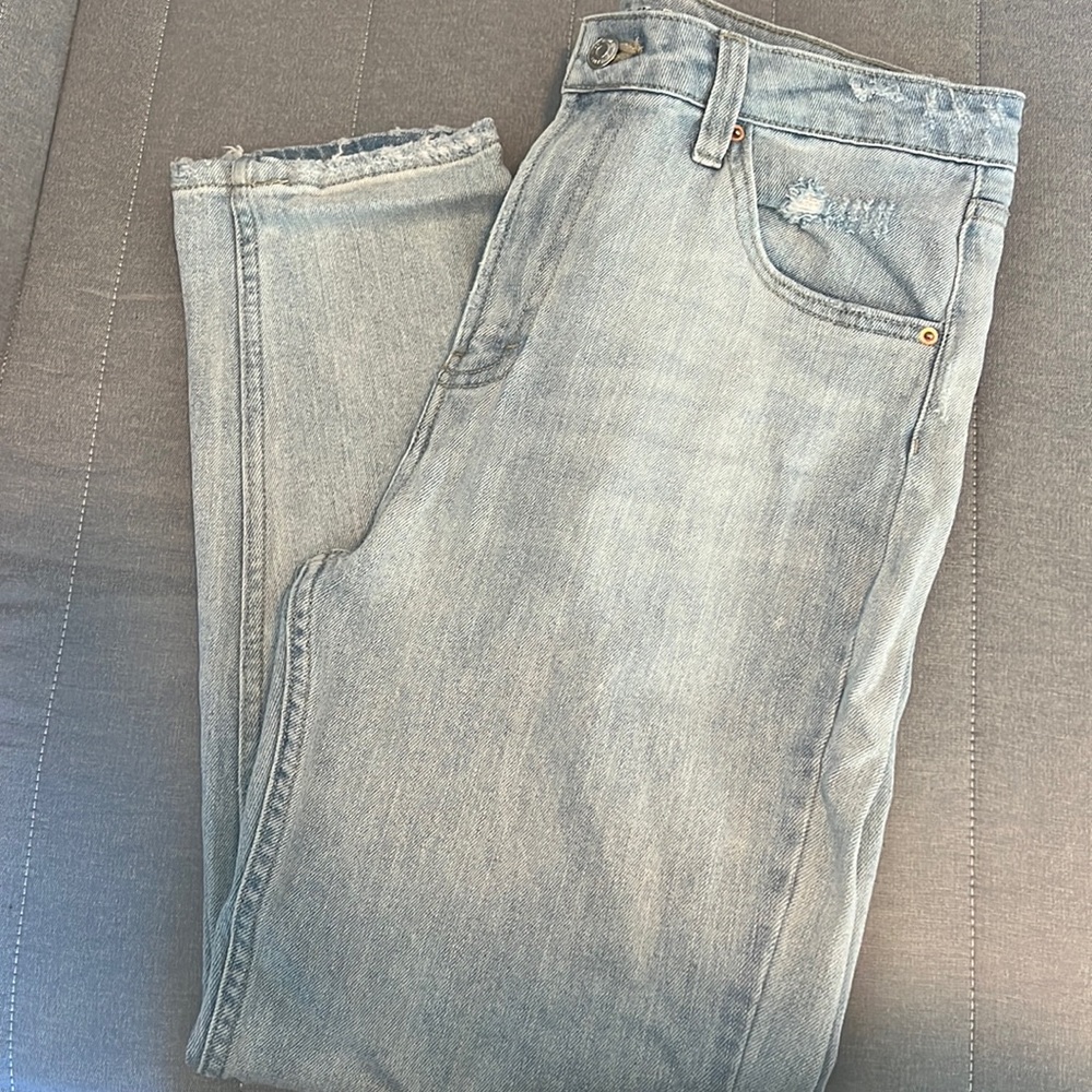 HIGH RISE MOM JEANS